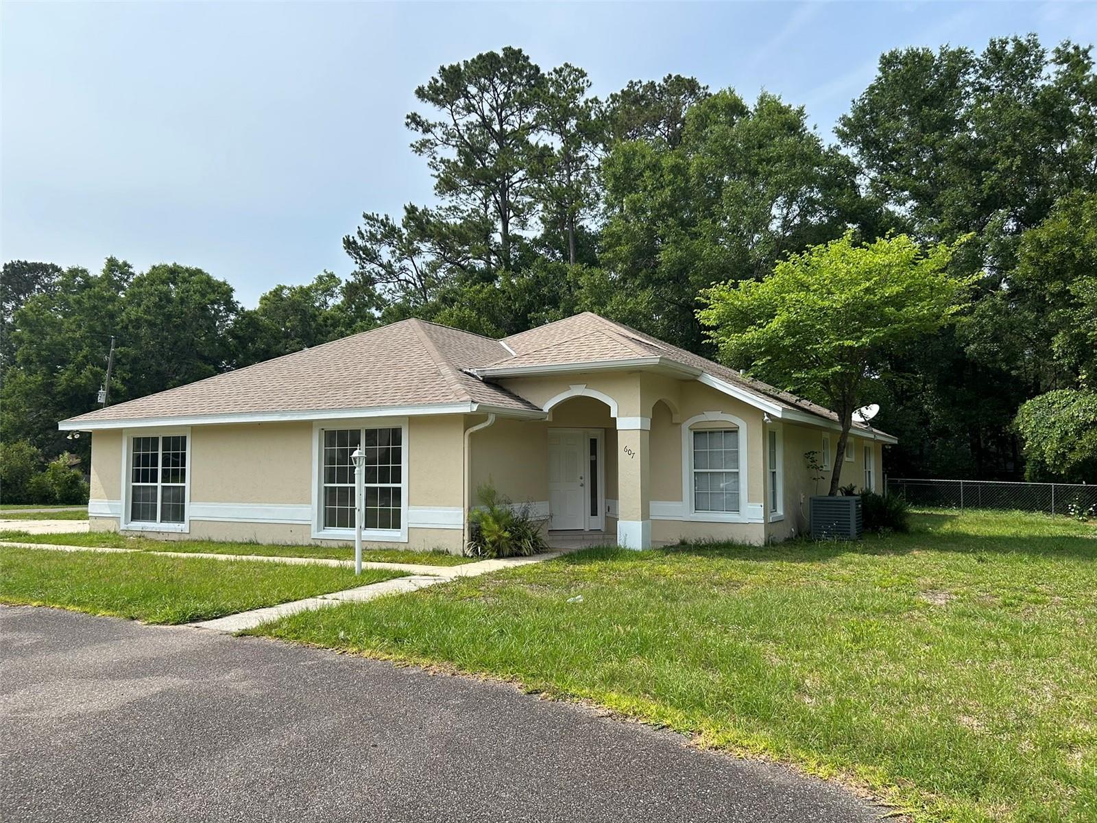 607 NE 10TH BOULEVARD