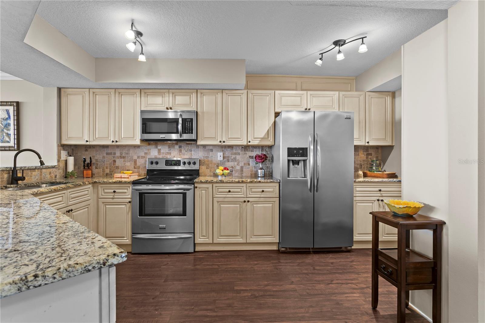 ISLA KEY CONDO - Residential