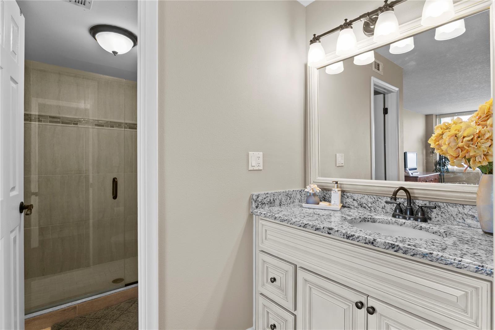 ISLA KEY CONDO - Residential