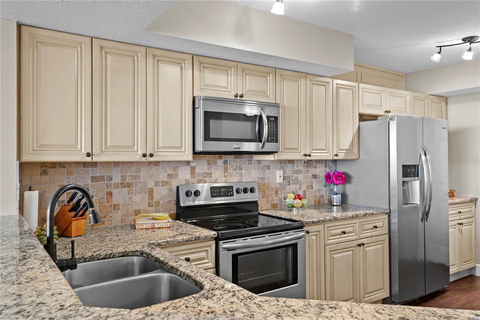 ISLA KEY CONDO - Residential