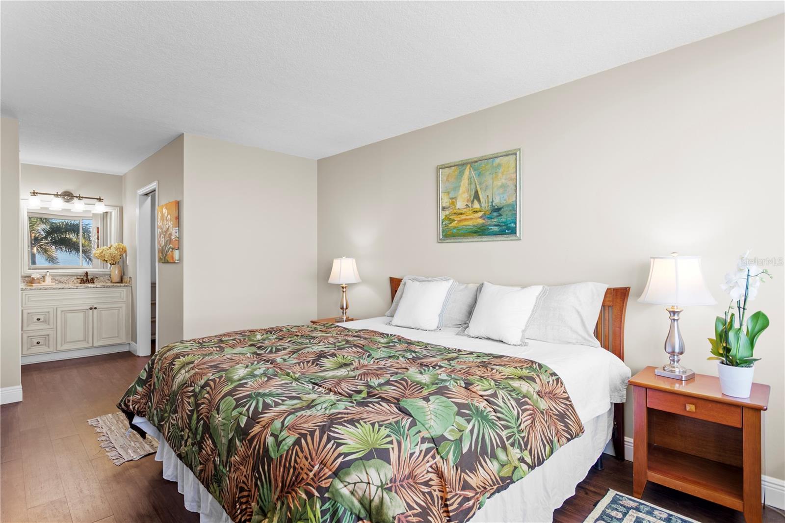 ISLA KEY CONDO - Residential