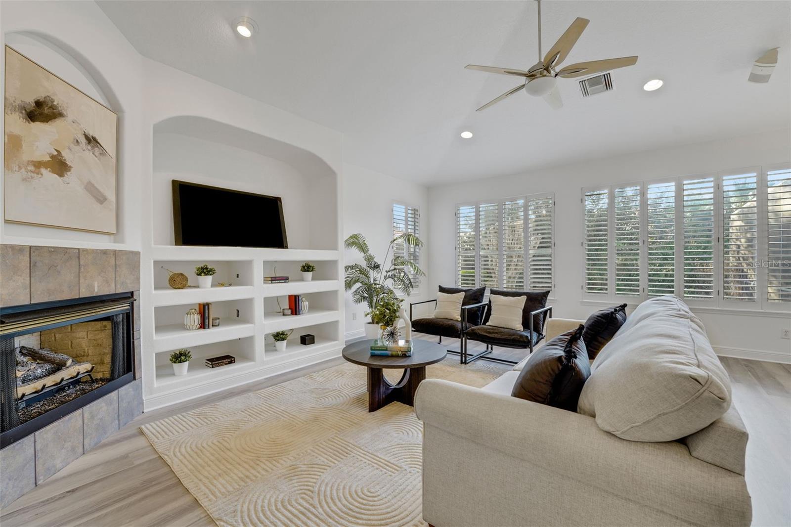 ALAQUA LAKES - Residential