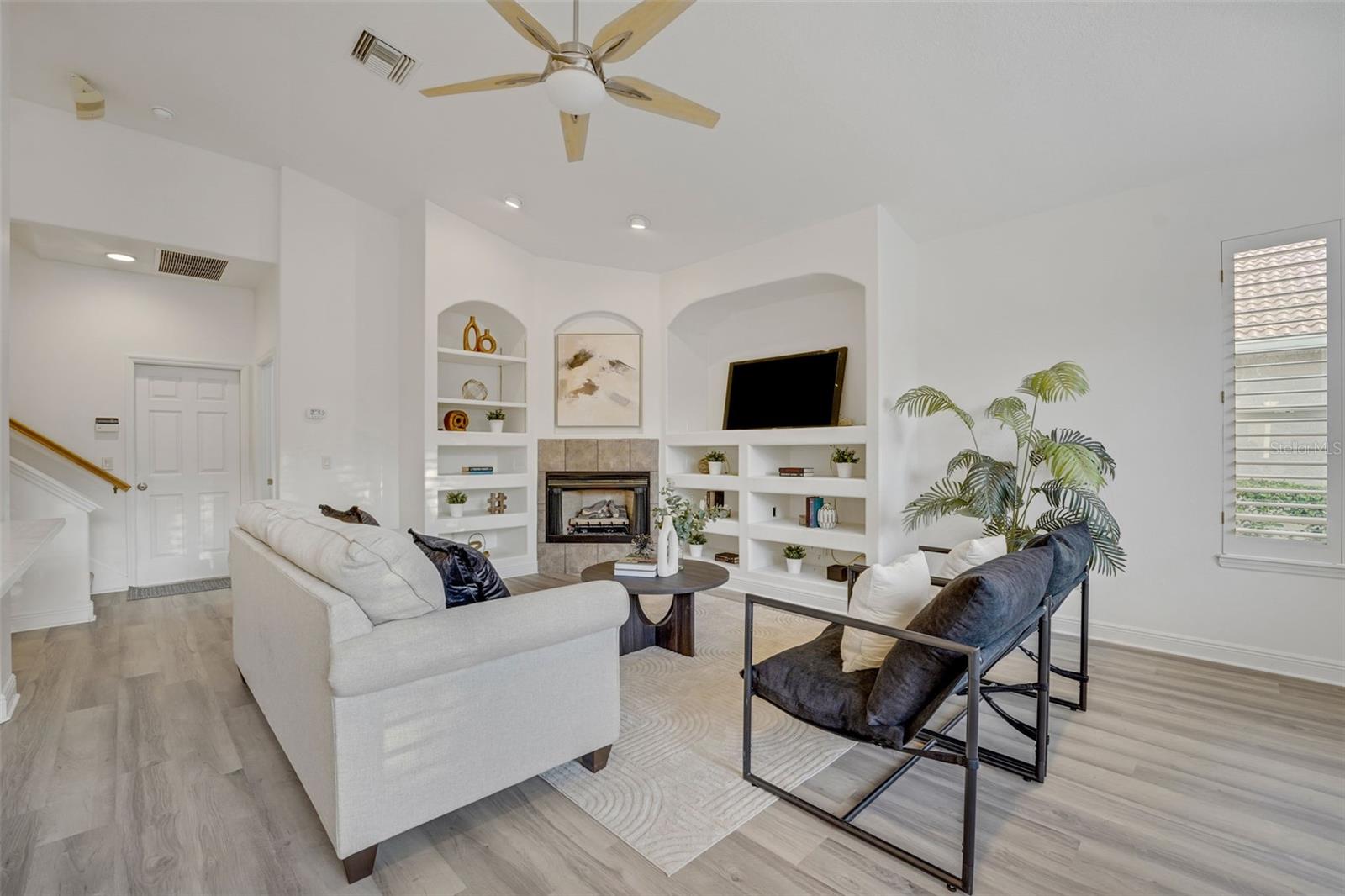 ALAQUA LAKES - Residential