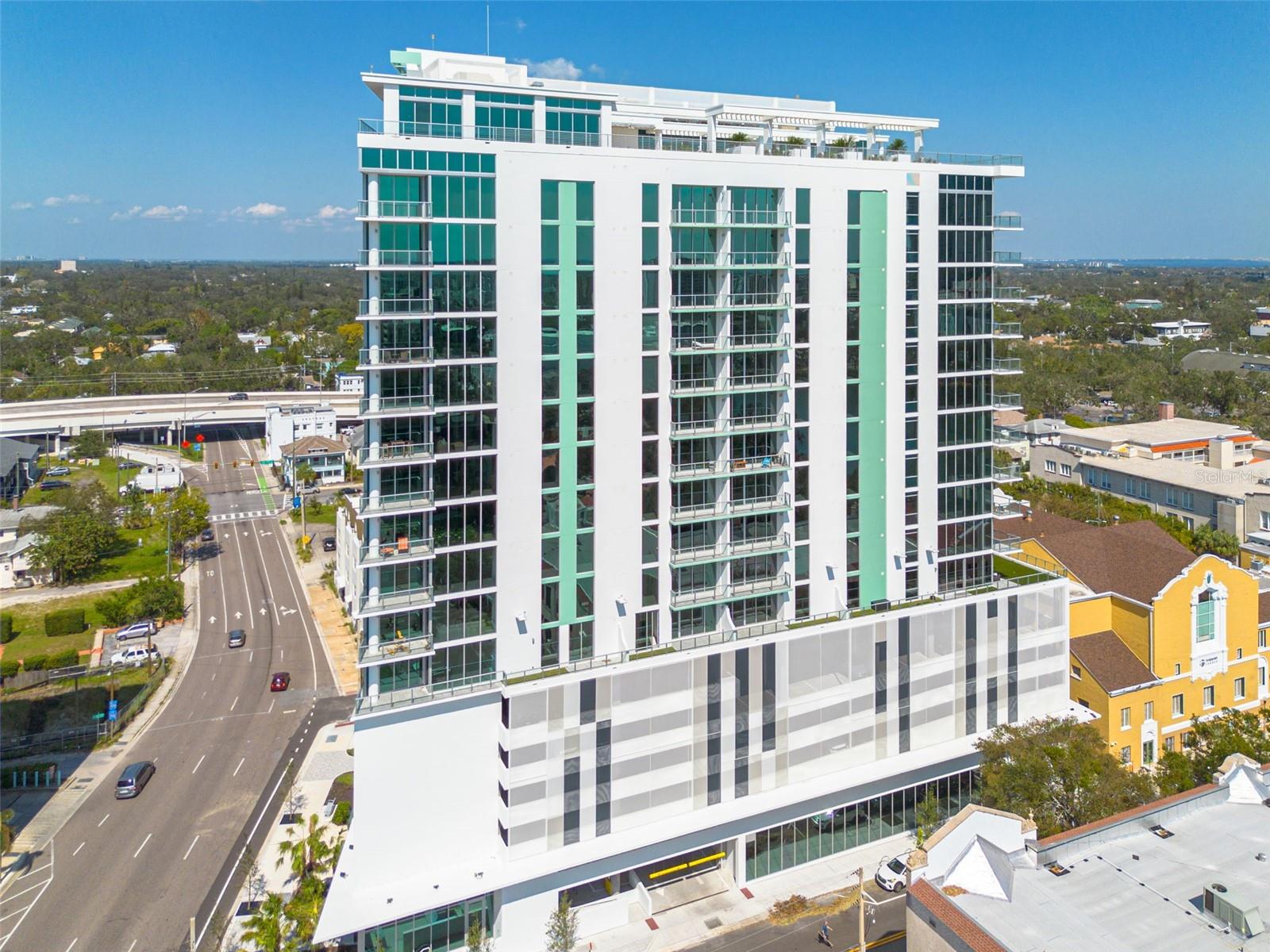 REFLECTION CONDO - Residential