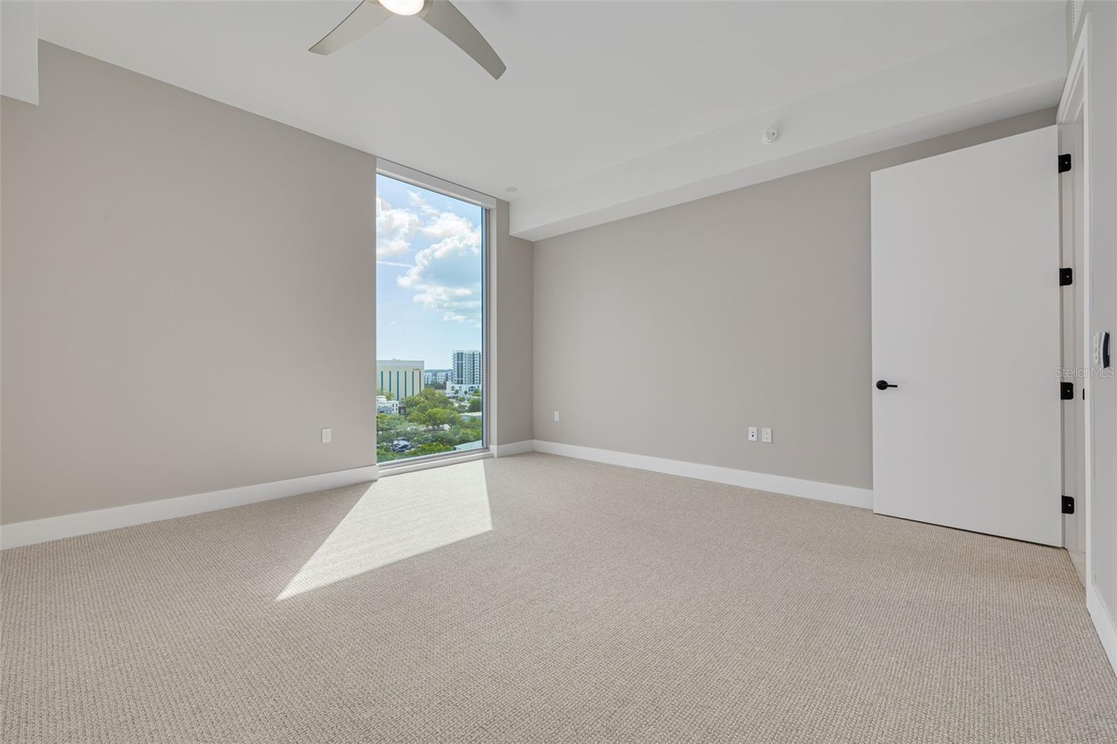 REFLECTION CONDO - Residential