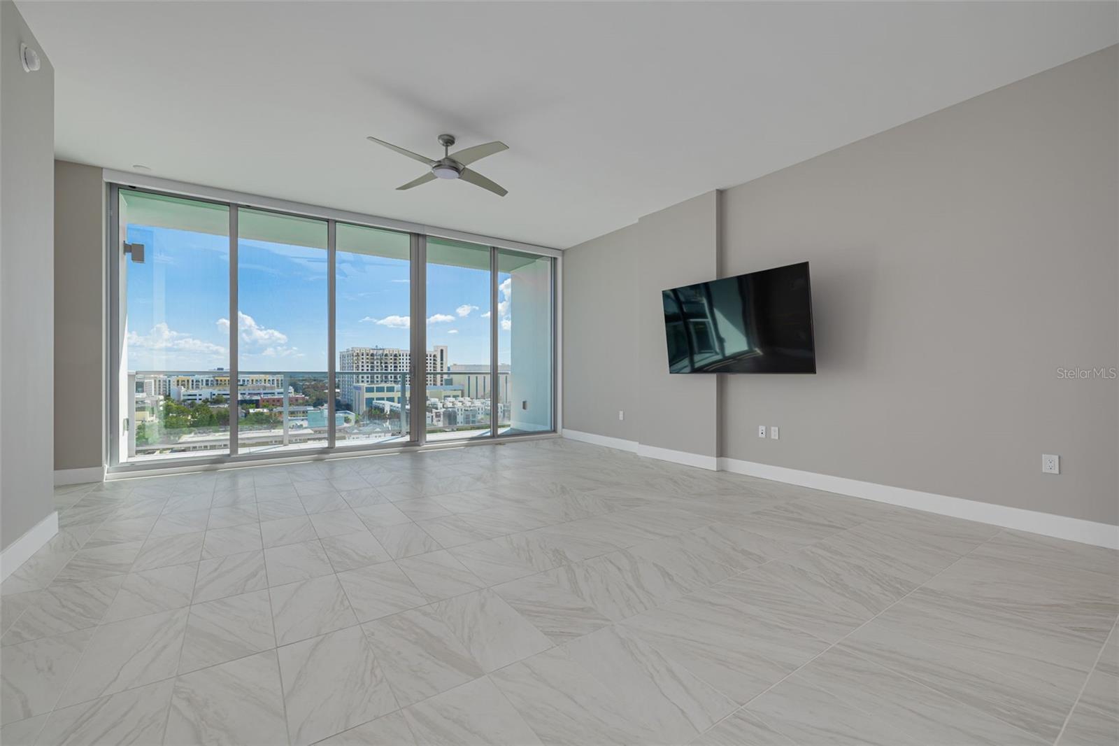 REFLECTION CONDO - Residential