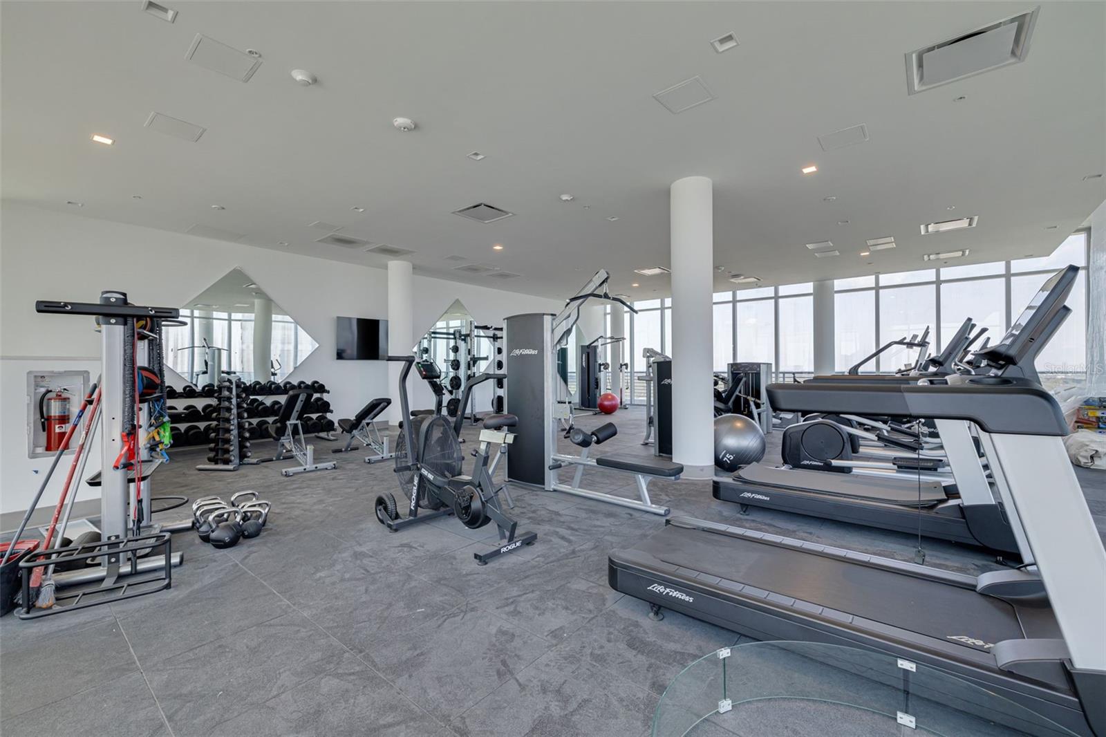 REFLECTION CONDO - Residential
