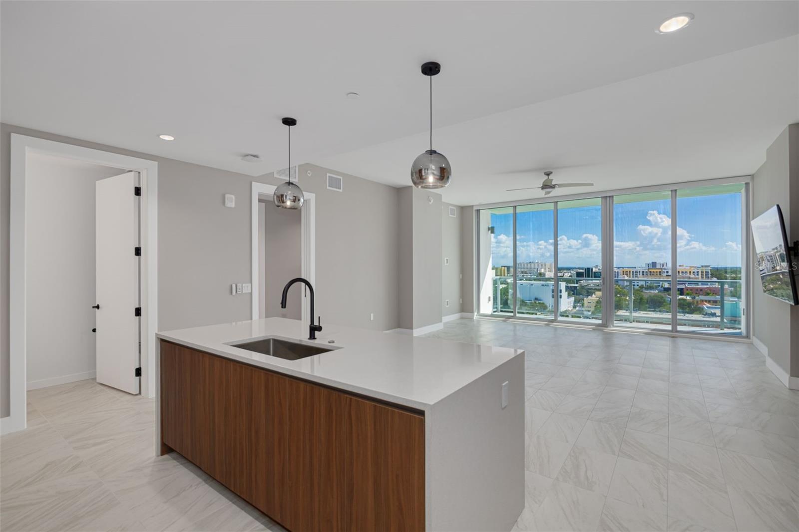 REFLECTION CONDO - Residential