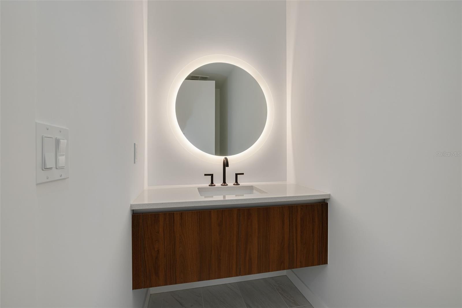 REFLECTION CONDO - Residential