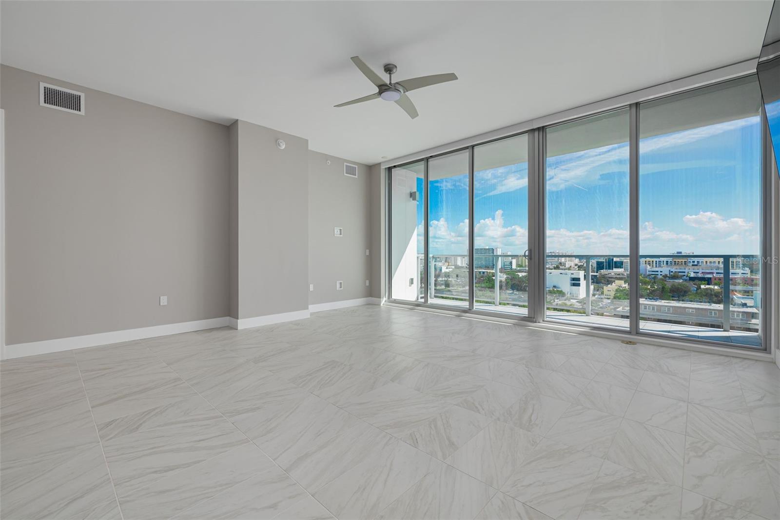 REFLECTION CONDO - Residential