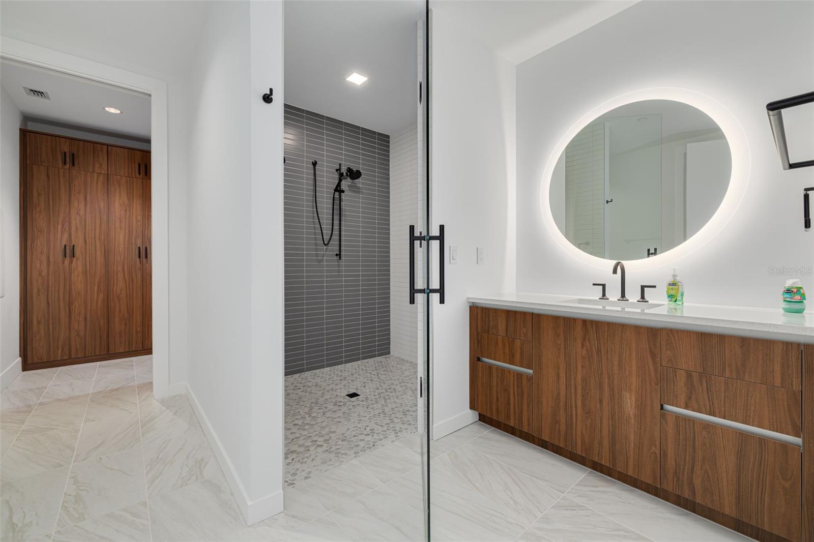 REFLECTION CONDO - Residential