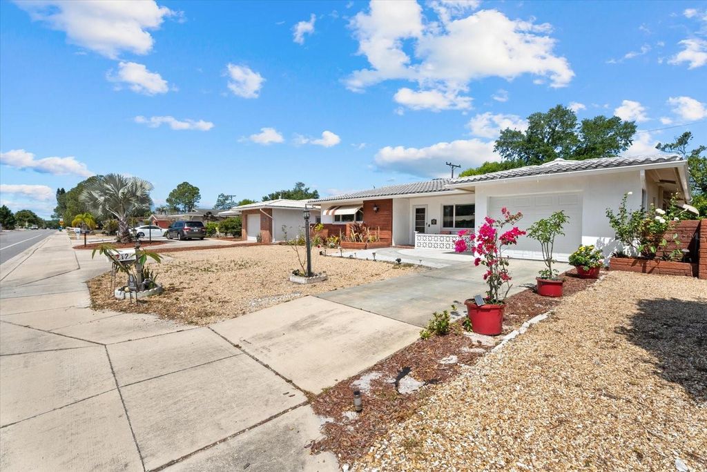 Photo of 2124 Greenbriar Boulevard, Clearwater, FL 33763 (MLS # TB8502677)