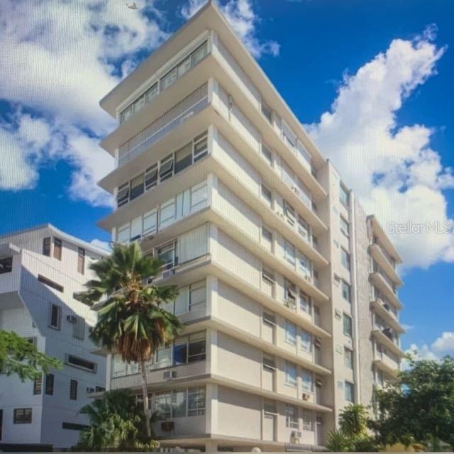 Stunning Remodeled Apartment in Condado, Puerto Rico ?
Move-in ready! This beautifully renovated and fully furnished apartment offers modern finishes and comfort throughout. Featuring 3 spacious bedrooms, including a master suite with walk-in closet, 1 parking space, and a breezy balcony with excellent cross-ventilation, this home combines style and convenience in one of San Juan’s most desirable neighborhoods.
Condominium Piedrahita is a quiet, family-friendly community ideally located just steps from Stella Maris park and close to some of Condado’s best restaurants, coffee shops, and bars. The building is fully equipped with a full-capacity generator powering the entire apartment and a water cistern, providing peace of mind and comfort at all times.
Enjoy the tranquility, security, and prime location that make Piedrahita one of Condado’s hidden gems.