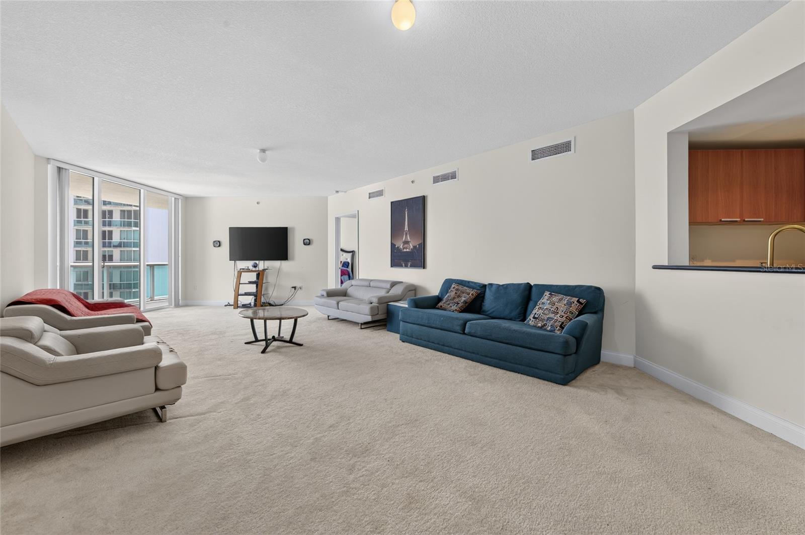 241 RIVERSIDE DRIVE 907