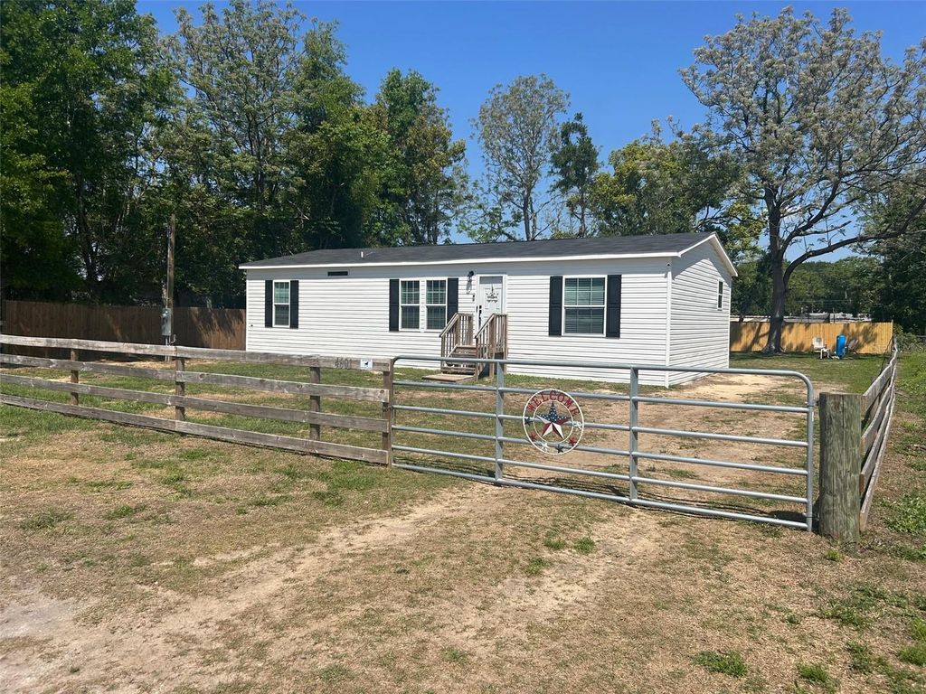 Photo of 4601 Oak Street, Fruitland Park, FL 34731 (MLS # G5110230)