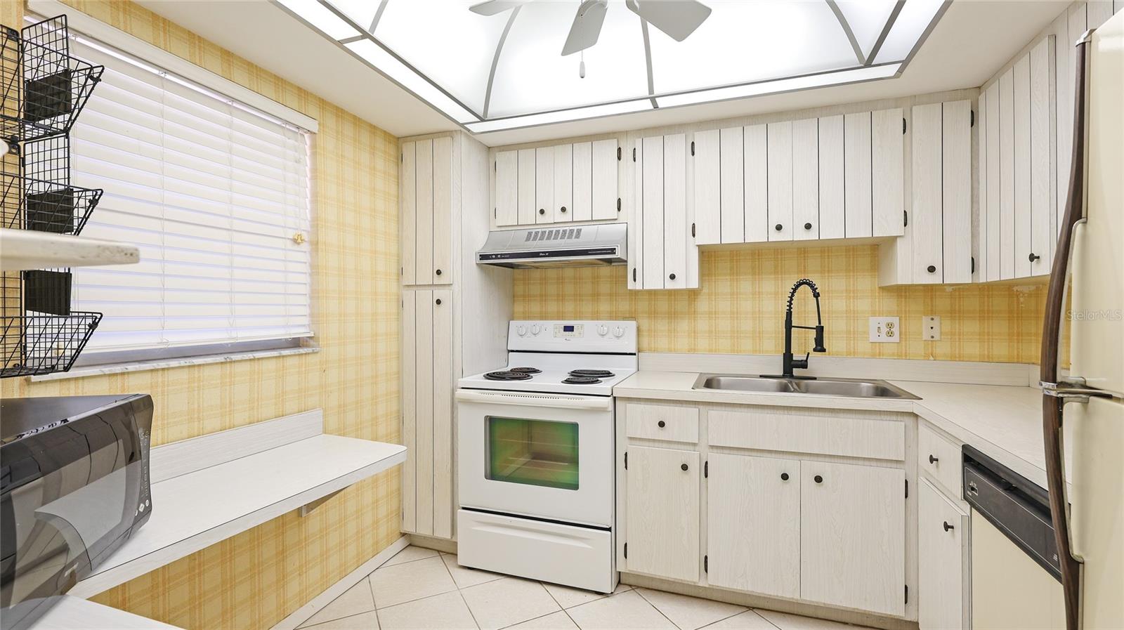 GLEN OAKS GARDEN APTS 2 - Residential Lease
