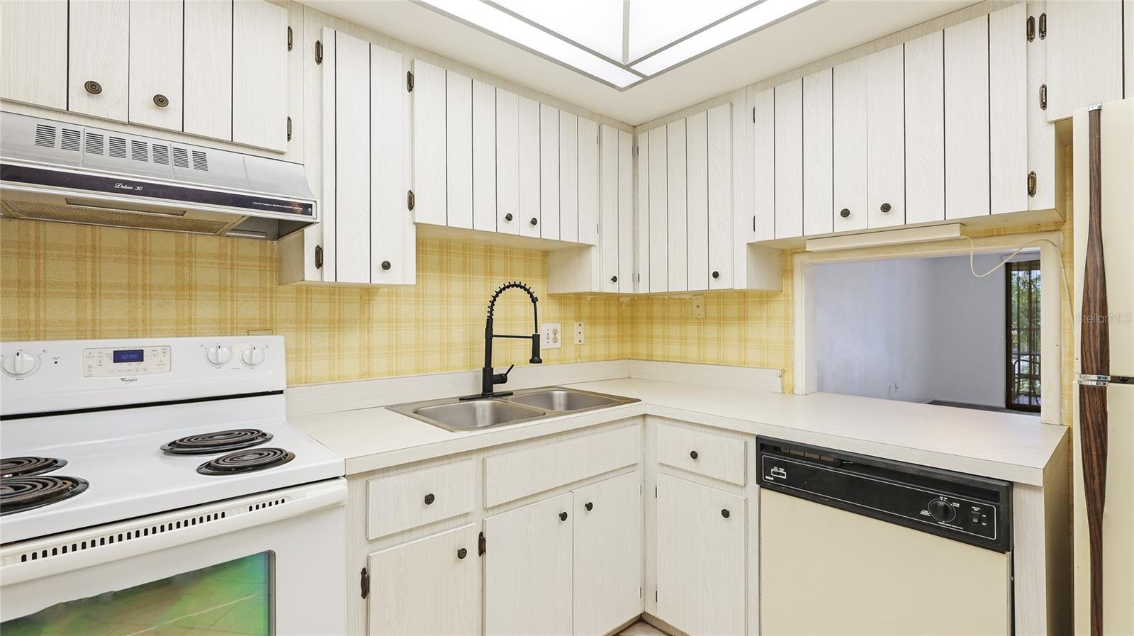 GLEN OAKS GARDEN APTS 2 - Residential Lease