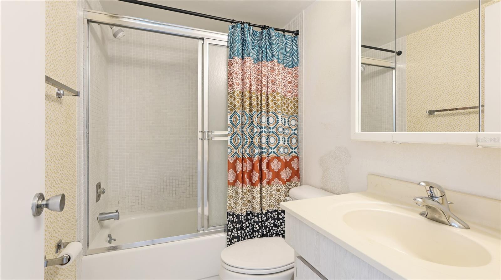 GLEN OAKS GARDEN APTS 2 - Residential Lease