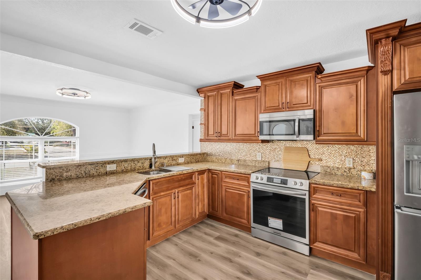 SIRMONS GROVES - Residential