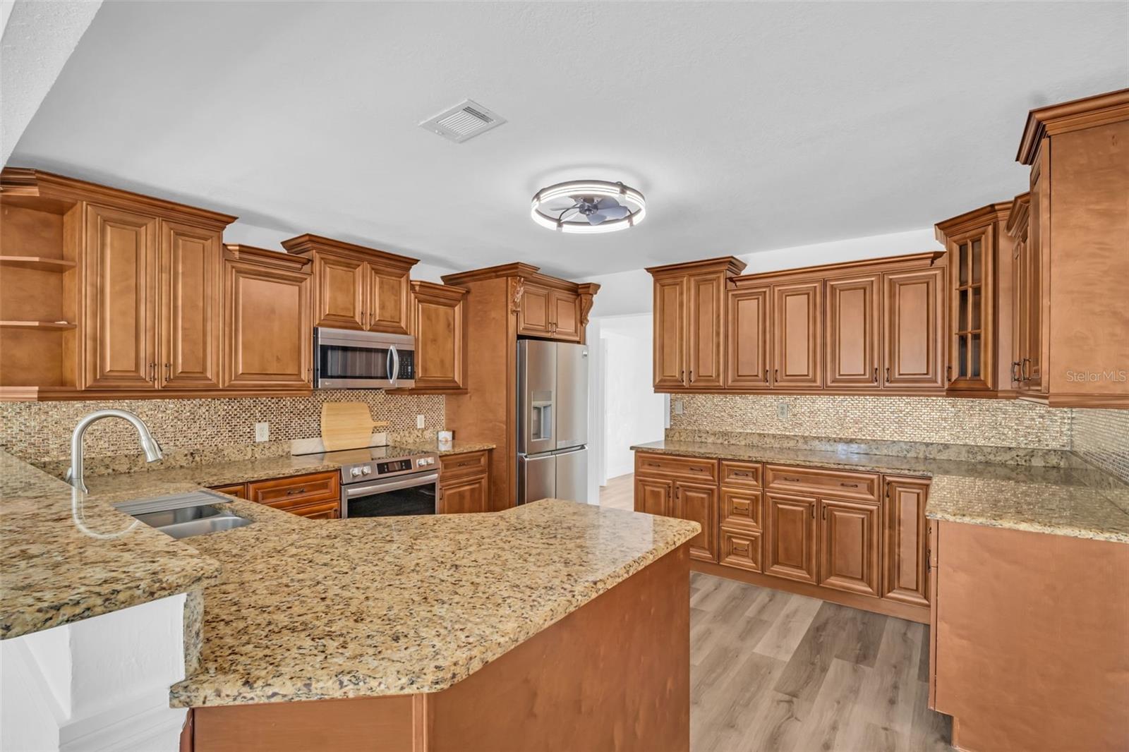 SIRMONS GROVES - Residential