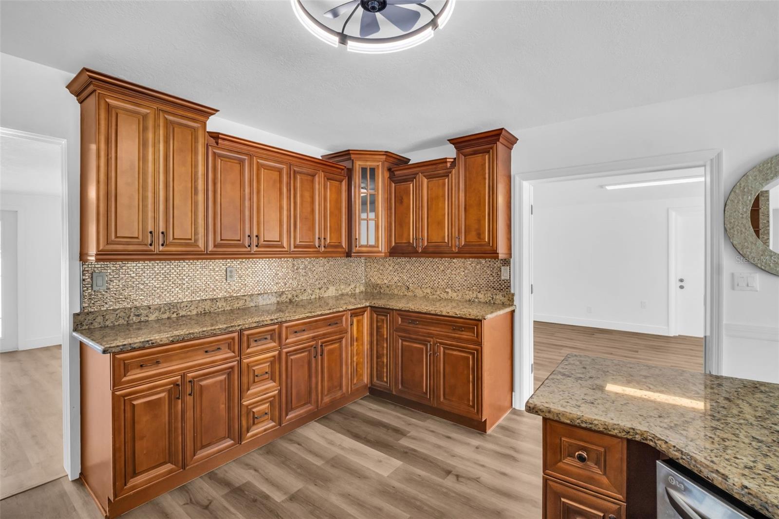 SIRMONS GROVES - Residential