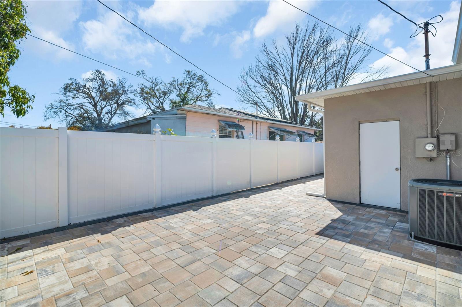 SIRMONS GROVES - Residential