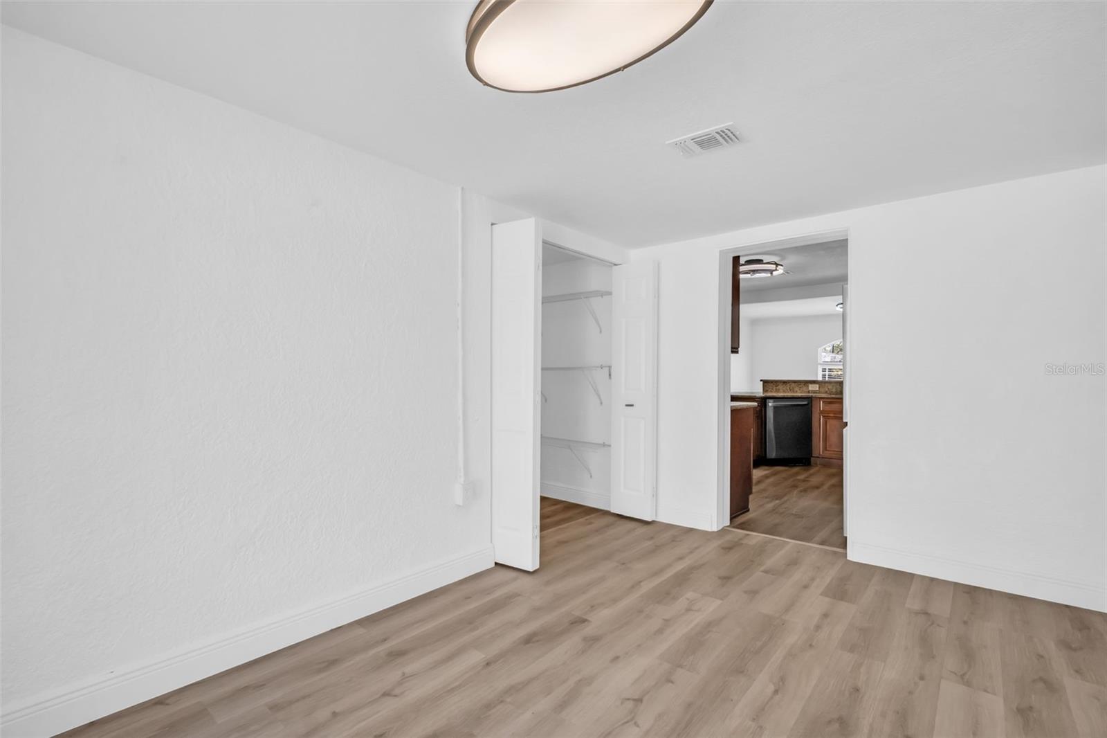 SIRMONS GROVES - Residential