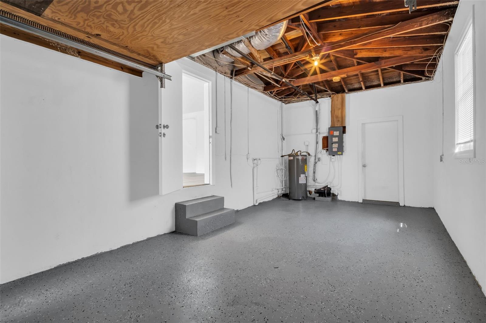 SIRMONS GROVES - Residential