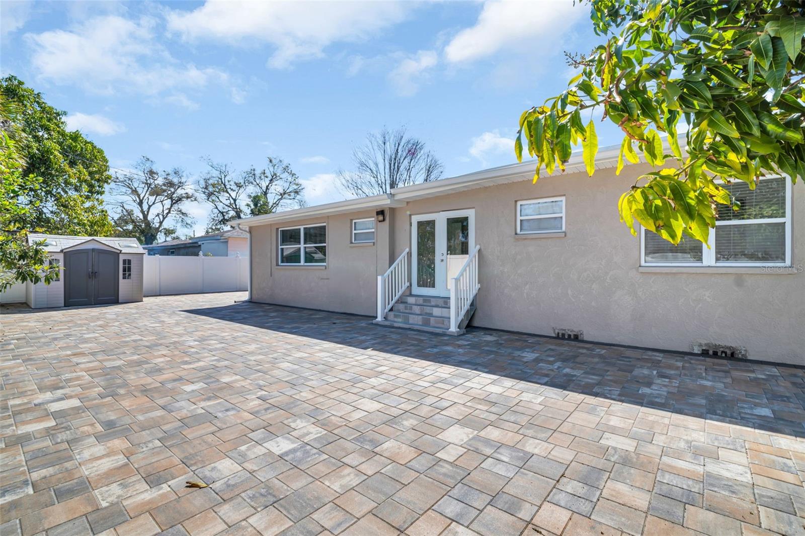 SIRMONS GROVES - Residential