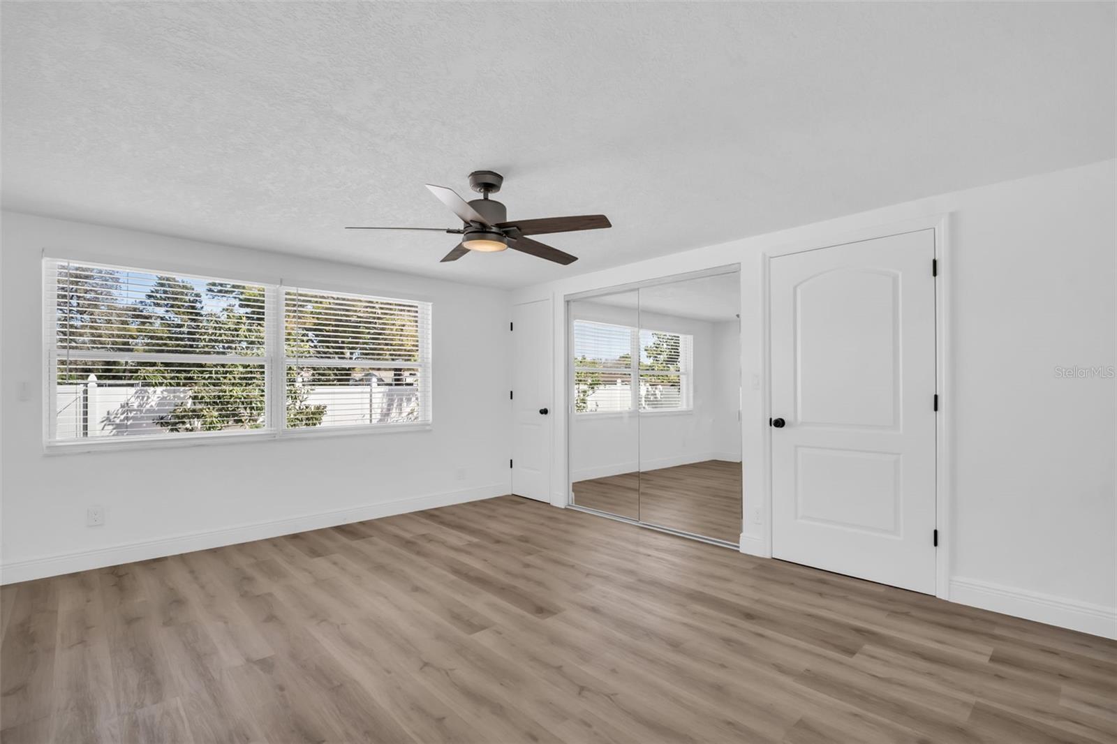 SIRMONS GROVES - Residential