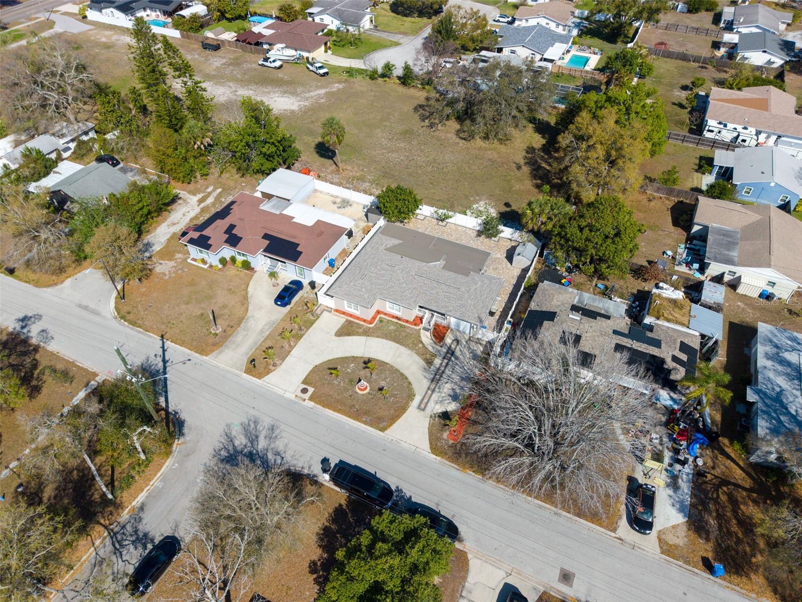 SIRMONS GROVES - Residential