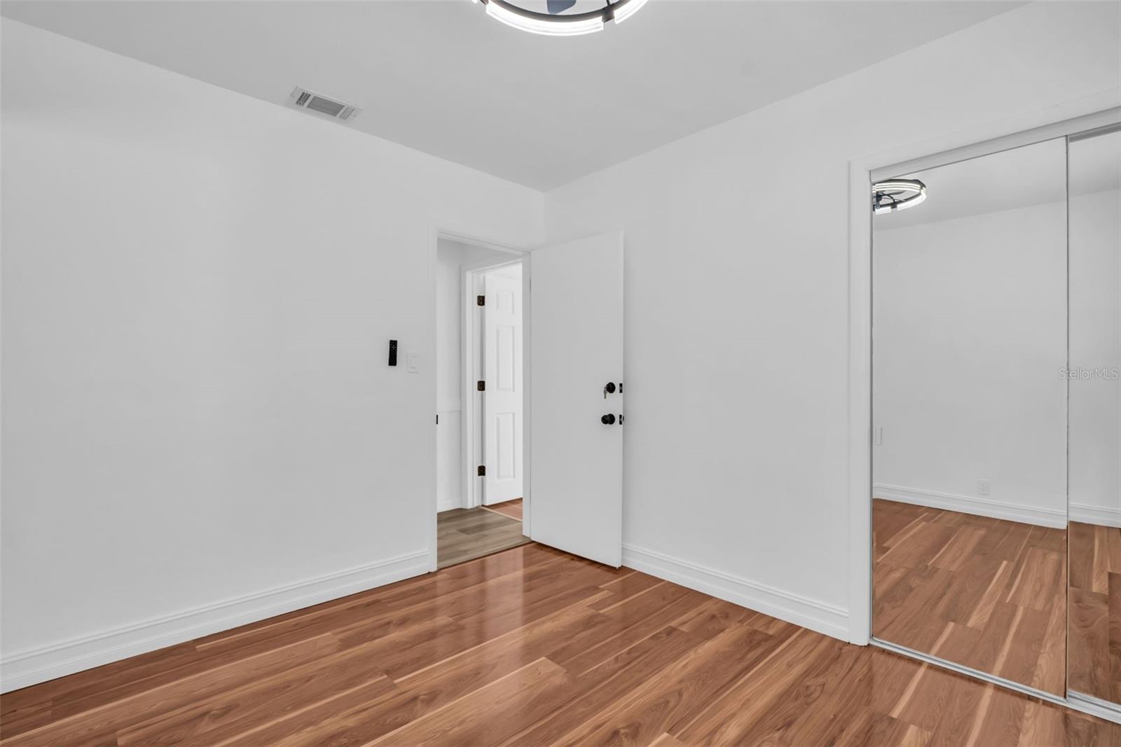 SIRMONS GROVES - Residential