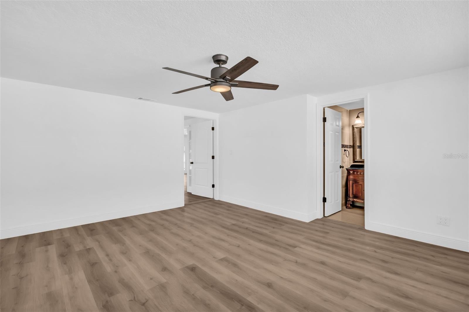 SIRMONS GROVES - Residential