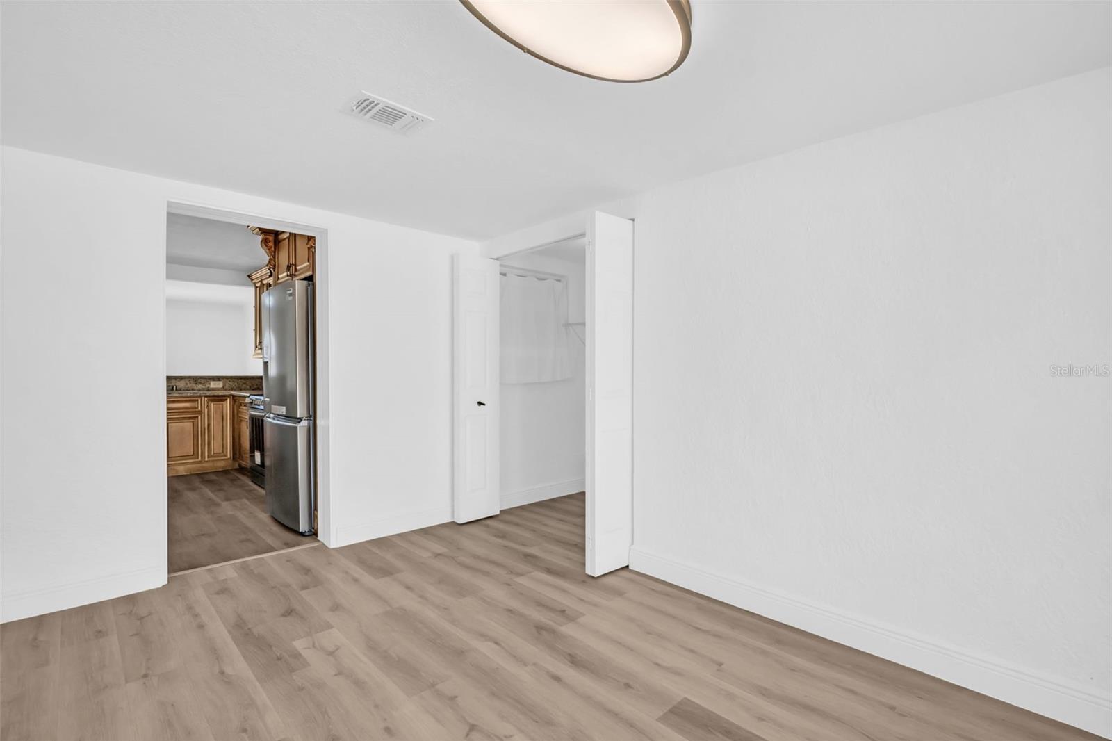 SIRMONS GROVES - Residential