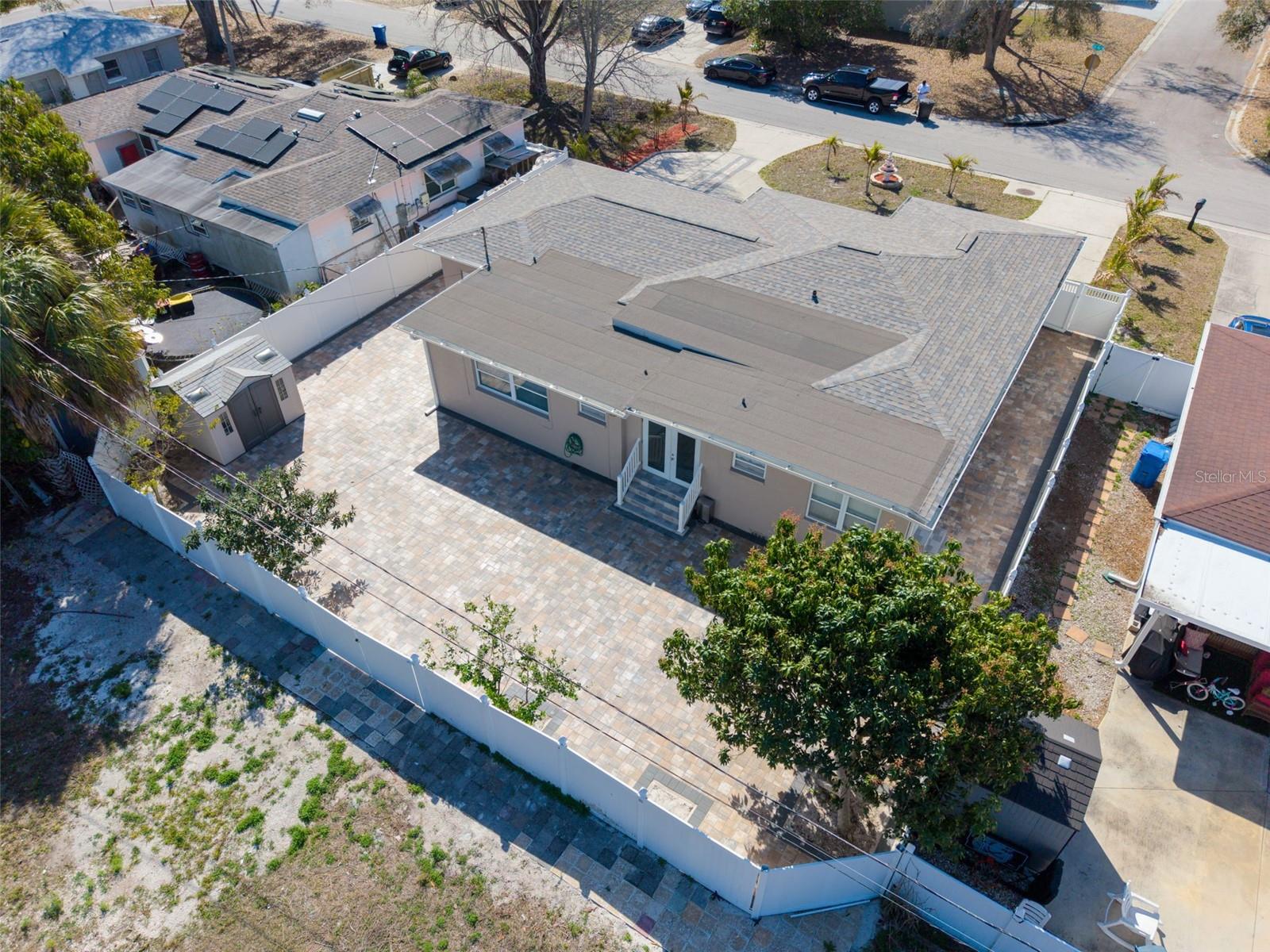 SIRMONS GROVES - Residential