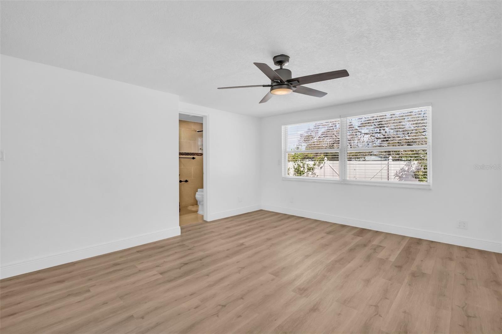 SIRMONS GROVES - Residential