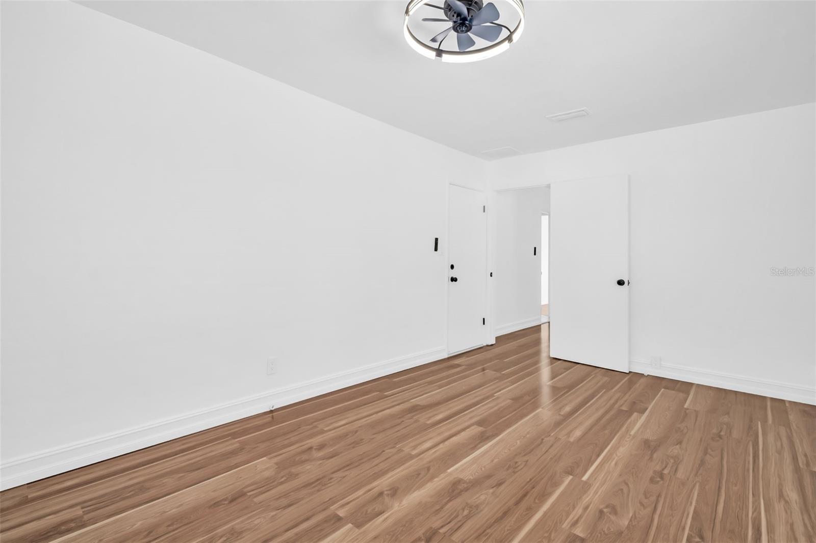 SIRMONS GROVES - Residential