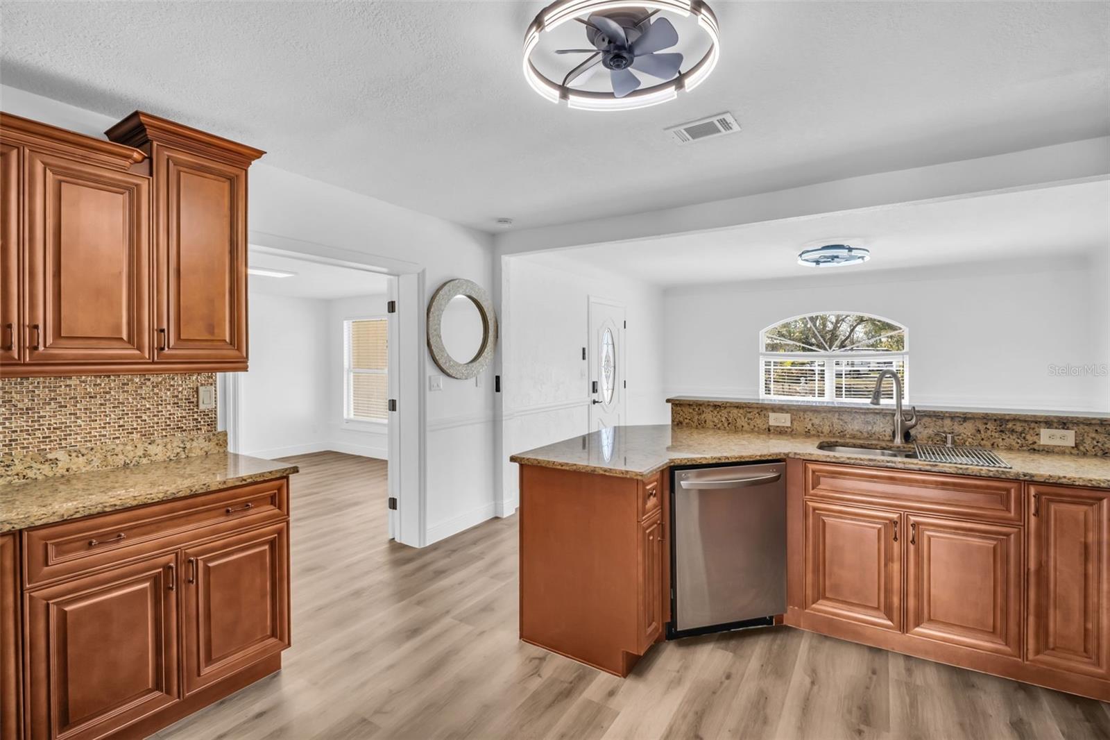 SIRMONS GROVES - Residential