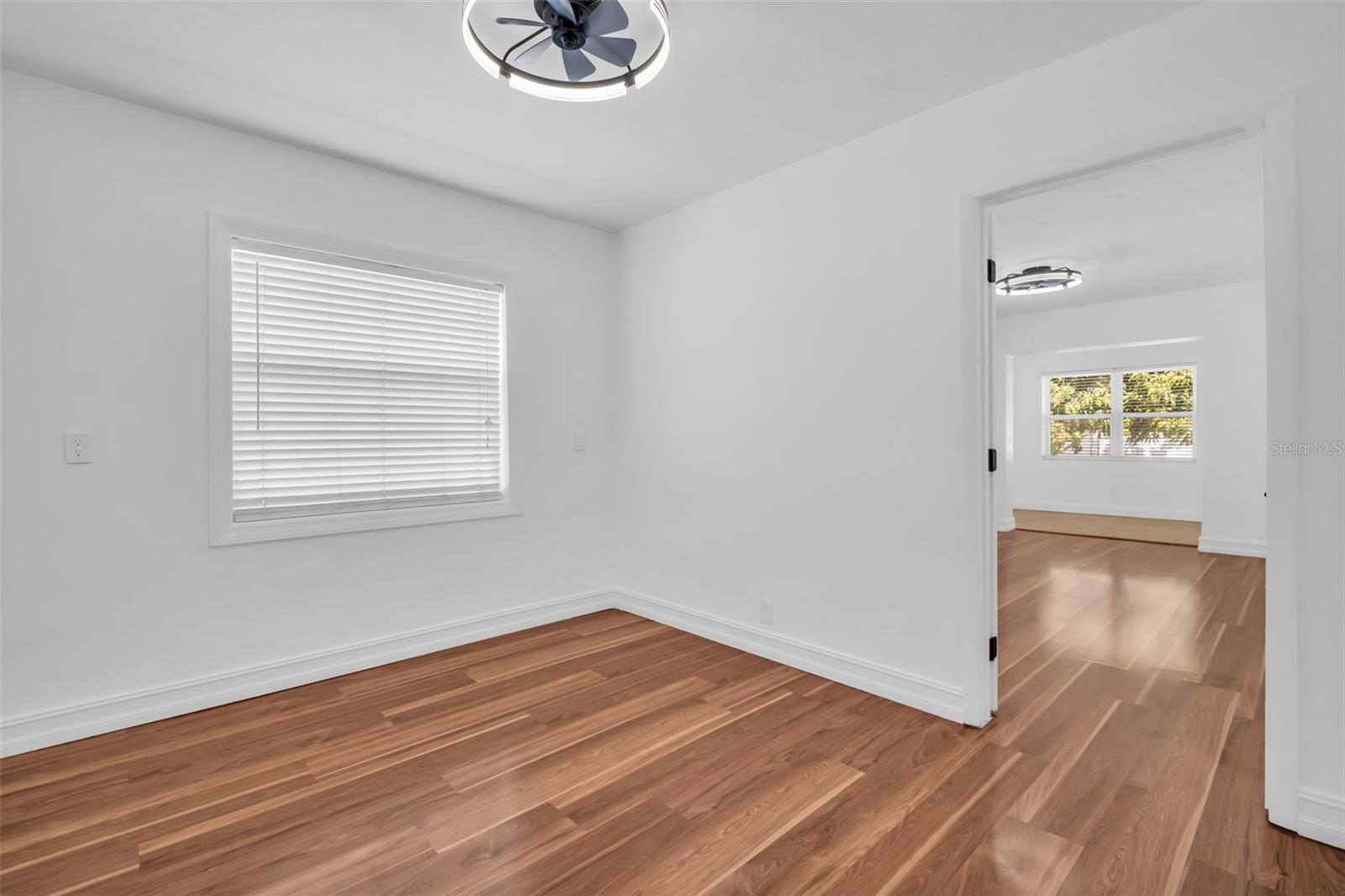 SIRMONS GROVES - Residential