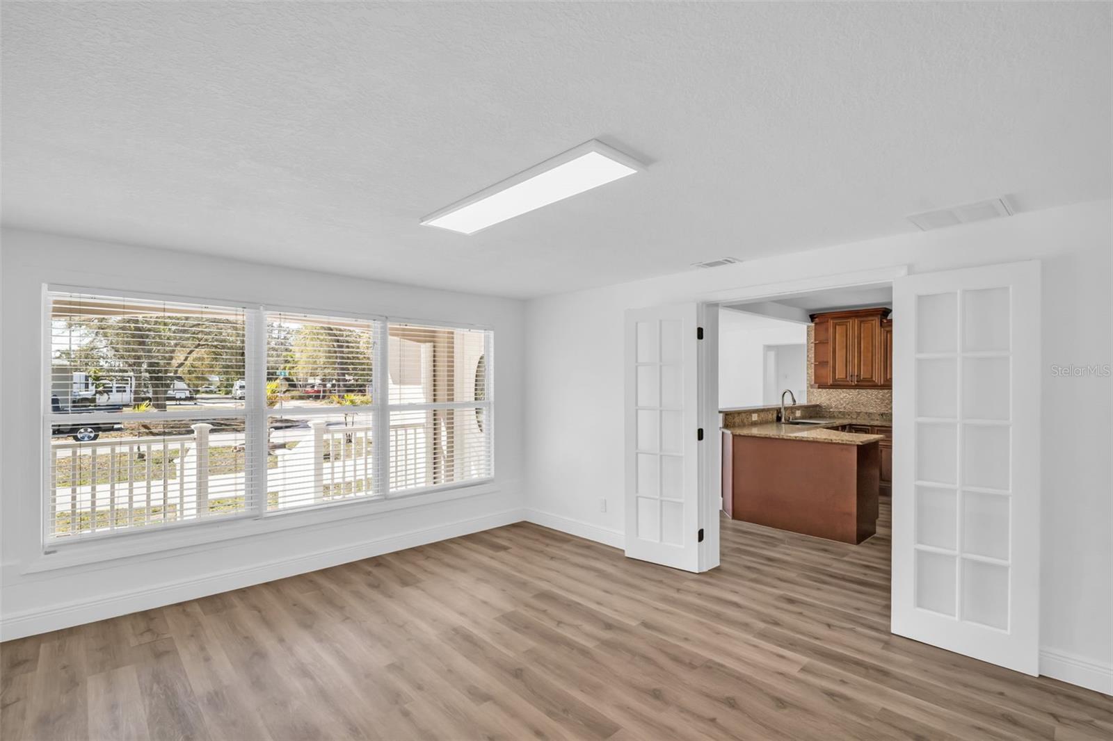 SIRMONS GROVES - Residential