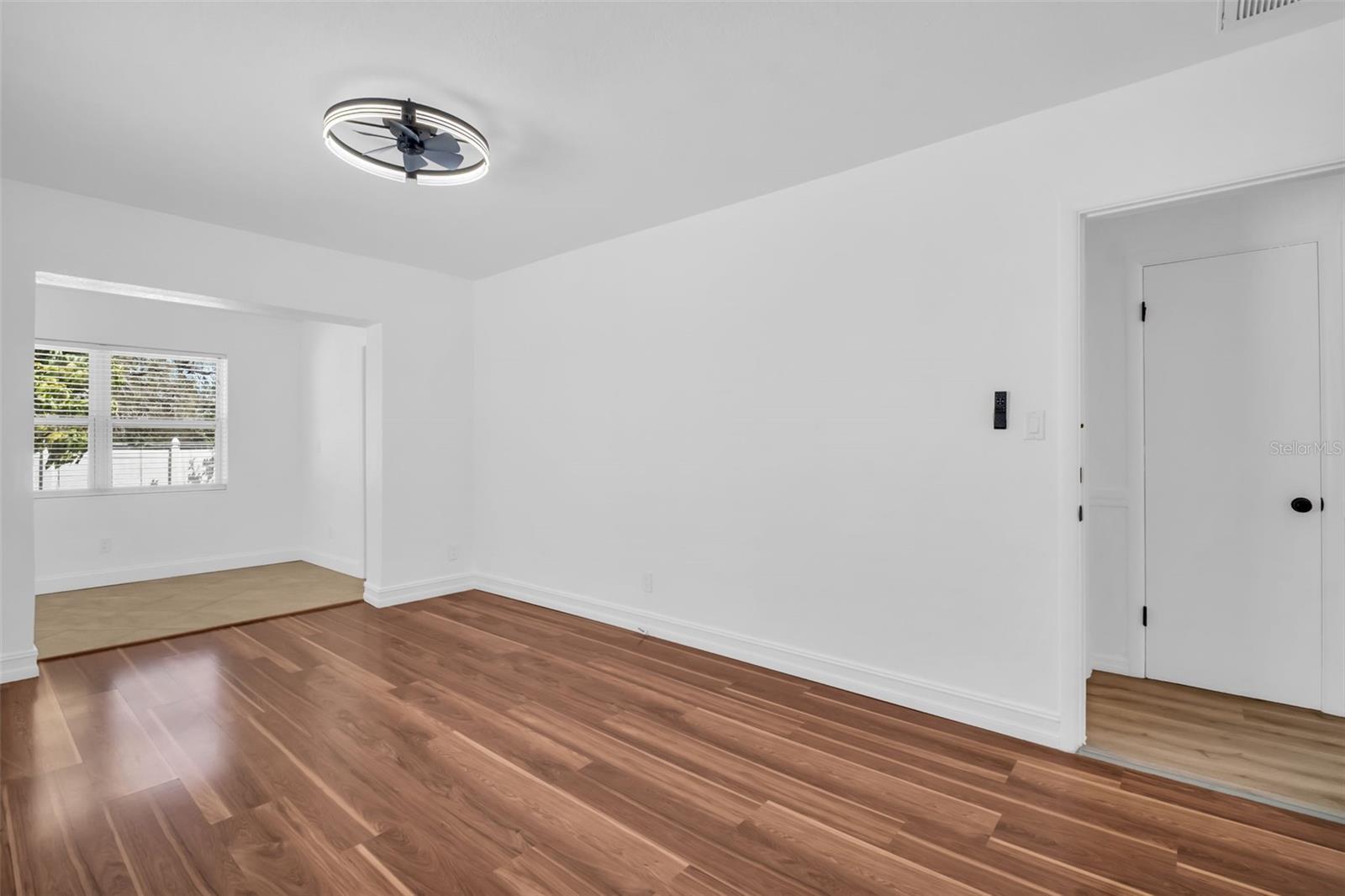 SIRMONS GROVES - Residential