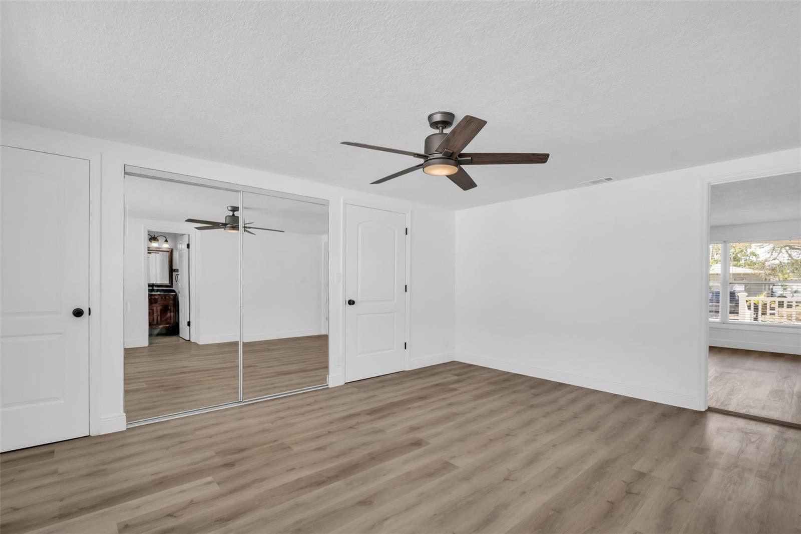 SIRMONS GROVES - Residential