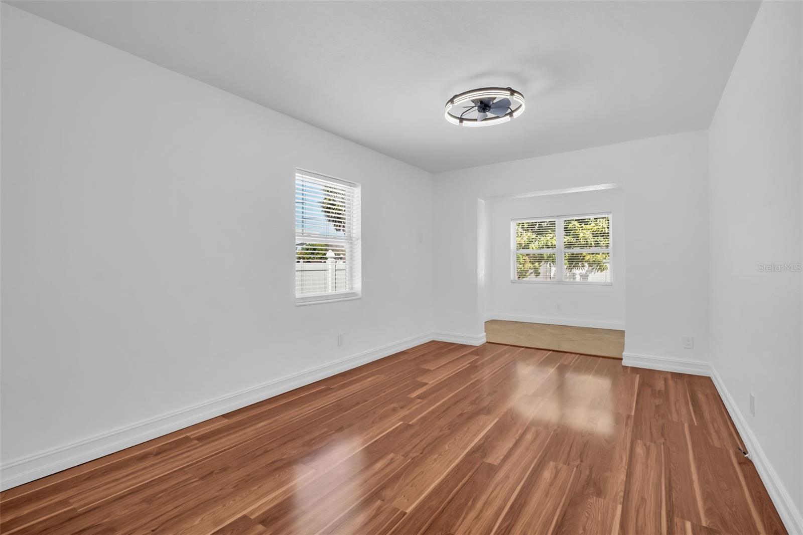 SIRMONS GROVES - Residential