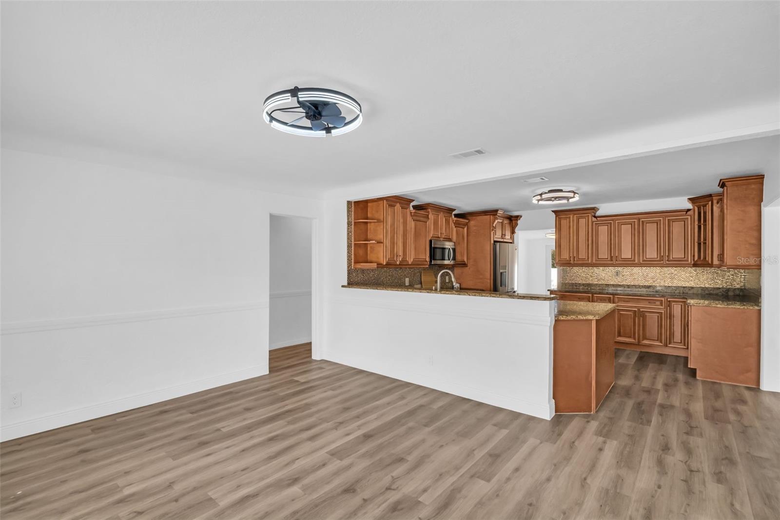 SIRMONS GROVES - Residential