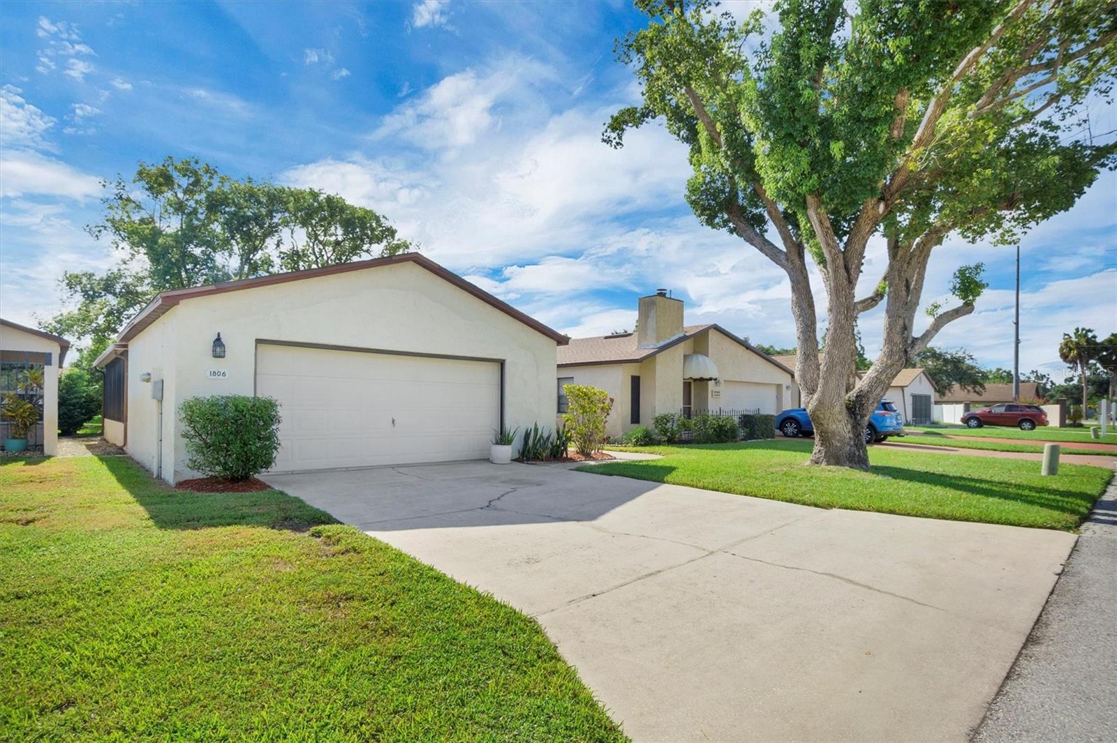 Welcome to Spanish Haven – A 55+ Lifestyle Community!
This beautifully maintained home, located in the highly desirable Spanish Haven community, offers comfort, style, and a relaxed Florida lifestyle.
Step inside and fall in love with the updated kitchen, featuring stainless steel appliances, granite countertops, and ample counter space perfect for both everyday living and entertaining. From the kitchen, enjoy direct access to a spacious screened porch, an ideal spot for morning coffee or unwinding with an evening drink.
The open dining area sits conveniently off the kitchen with a handy pass-through window, while the family room offers plenty of space for gathering with friends and family. The thoughtful split-bedroom layout provides privacy and comfort, with two guest bedrooms and bath on one side and a generous master suite tucked away beyond the main living space.
Enjoy all that Spanish Haven has to offer with its resort-style amenities: a sparkling swimming pool, shuffleboard, tennis, and more everything you need to stay active and connected.
Don’t miss the chance to make this wonderful property your new home. Schedule your private showing today and start living the life you’ve been waiting for!