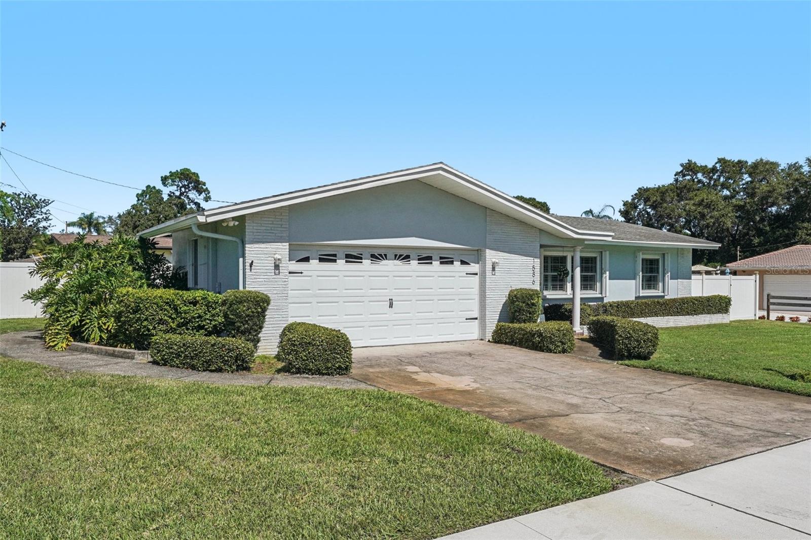 1586 ROSERY ROAD NE