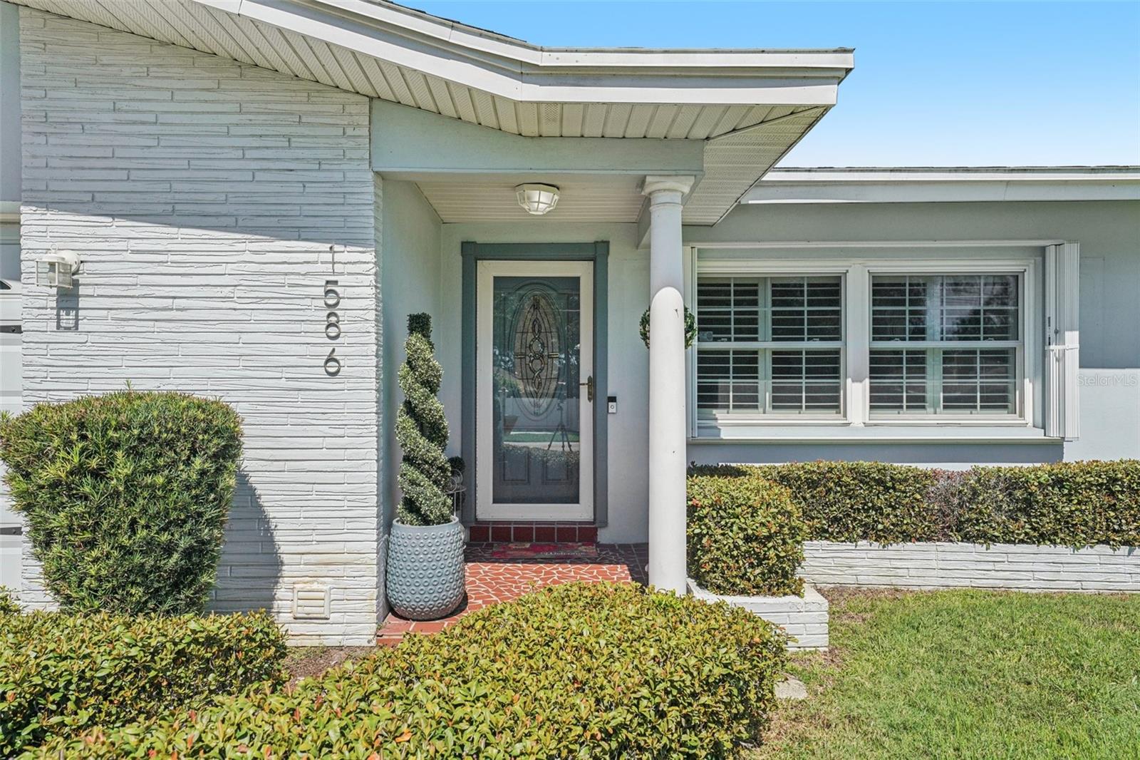 1586 ROSERY ROAD NE