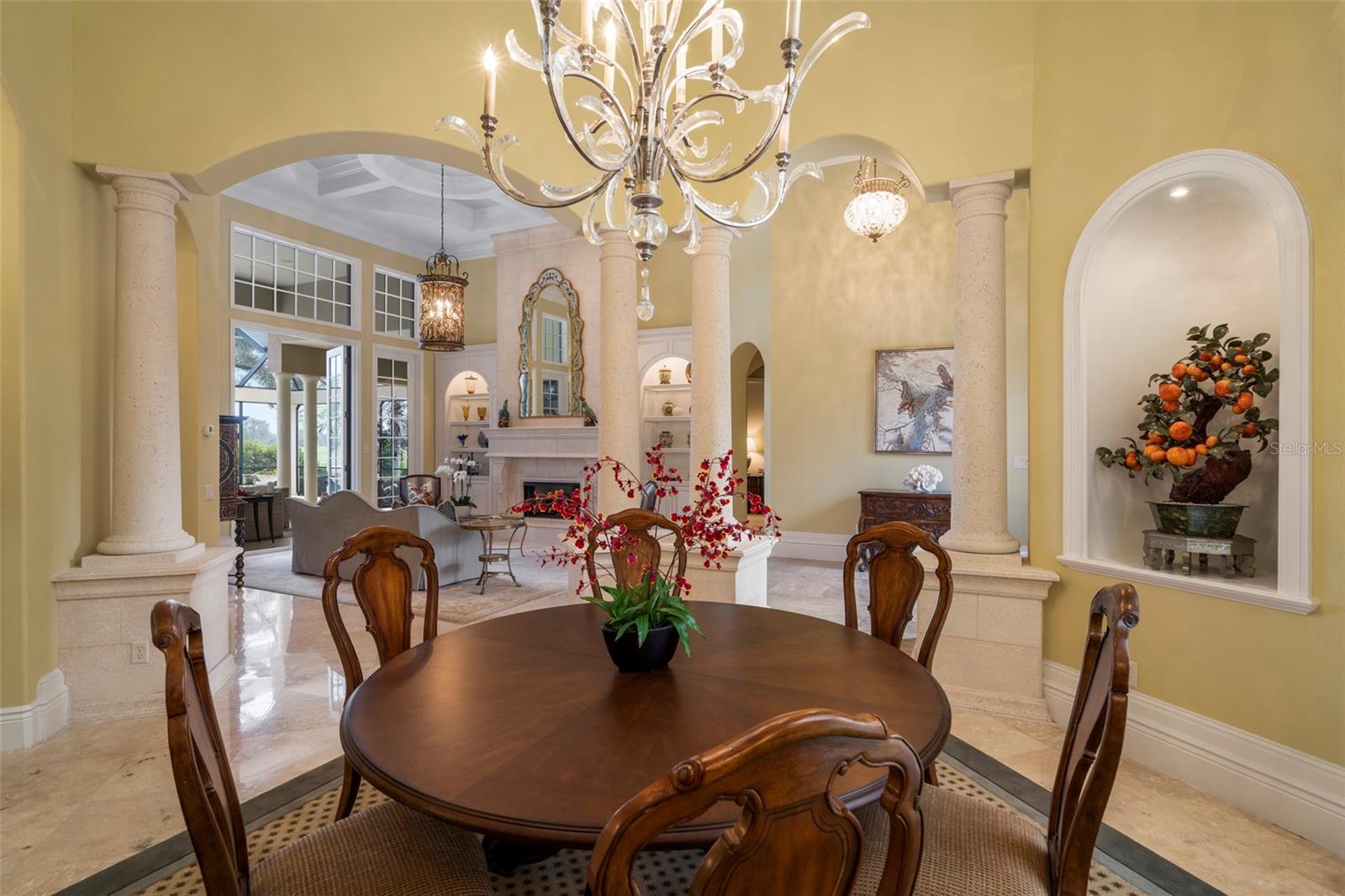 FOUNDERS CLUB - Residential