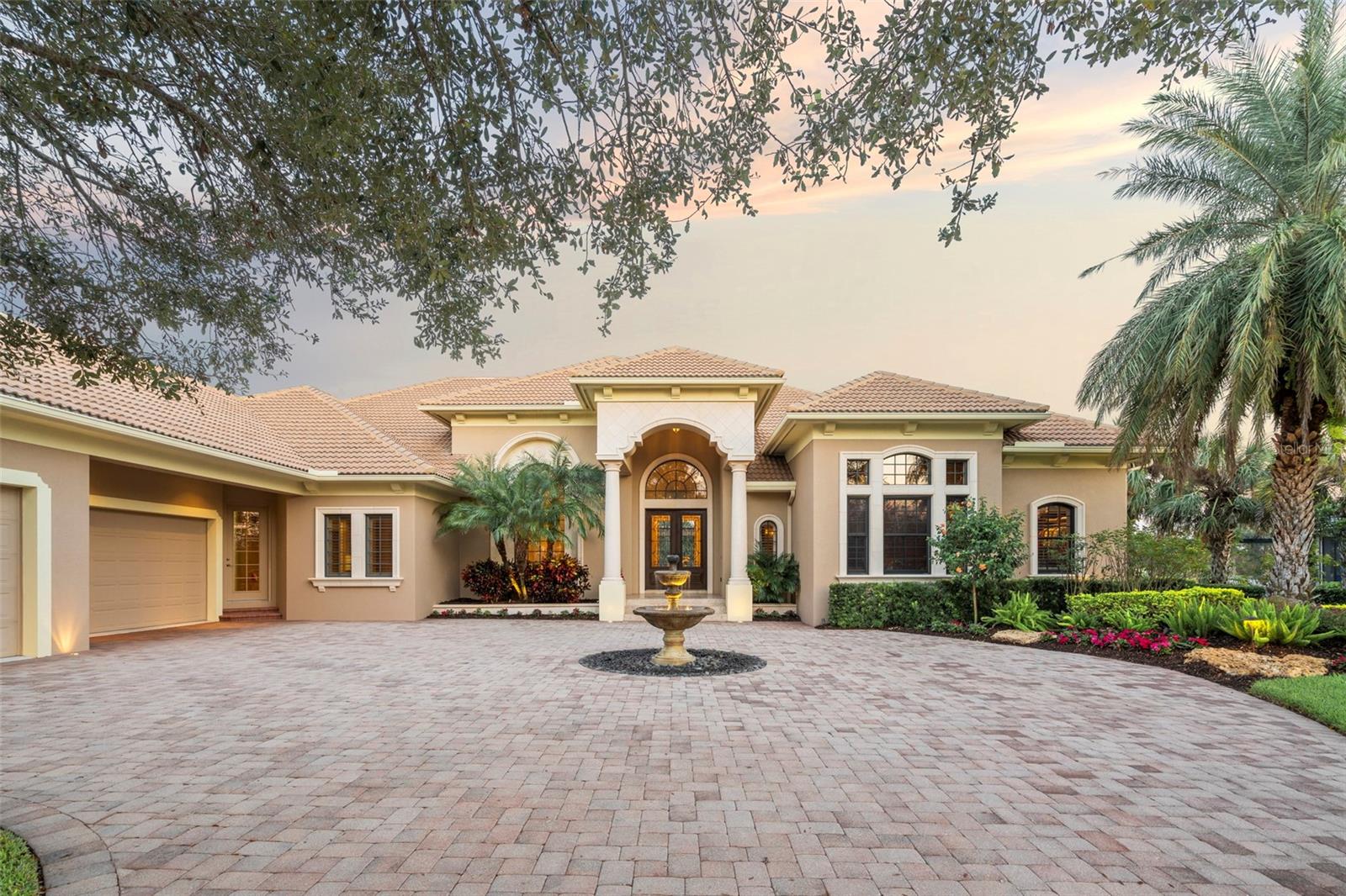 FOUNDERS CLUB - Residential