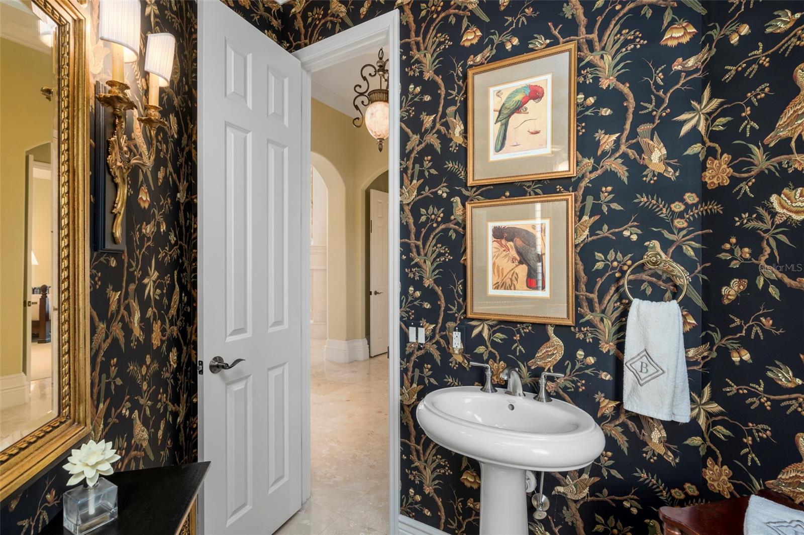 FOUNDERS CLUB - Residential